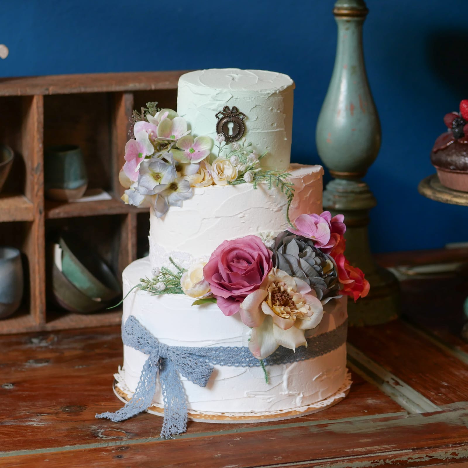 Torta a piani Wonderland vintage