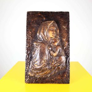 Elegante bassorilievo in legno smaltato