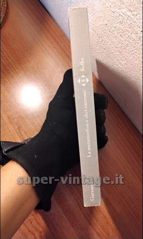 -La metamorfosi e altri racconti profilo storico-critico dell’autore e dell’opera guida bibliografica XVI edizione n: 68 di Franz Kafka. Editore: i grandi libri Garzanti. Milano 1992- - immagine 3